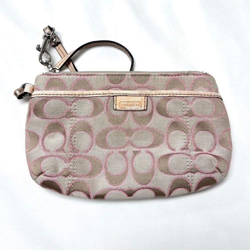 Coach Daisy Outline Signature C Monogram Metallic Khaki Pink Wristlet